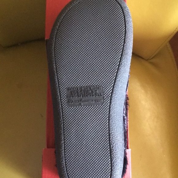 Memory foam, no slip faux fur slippers ONLY $7 when bundles W/4 or more items! - Picture 5 of 10